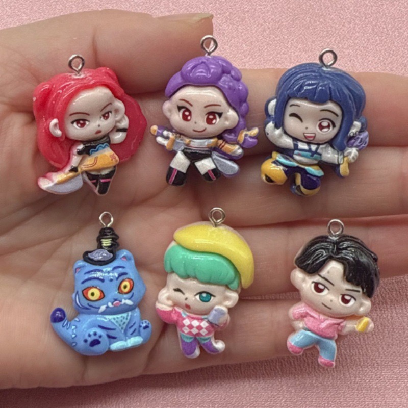 Resin Craft Projects - 10 szt. żywicznych zawieszek z motywami