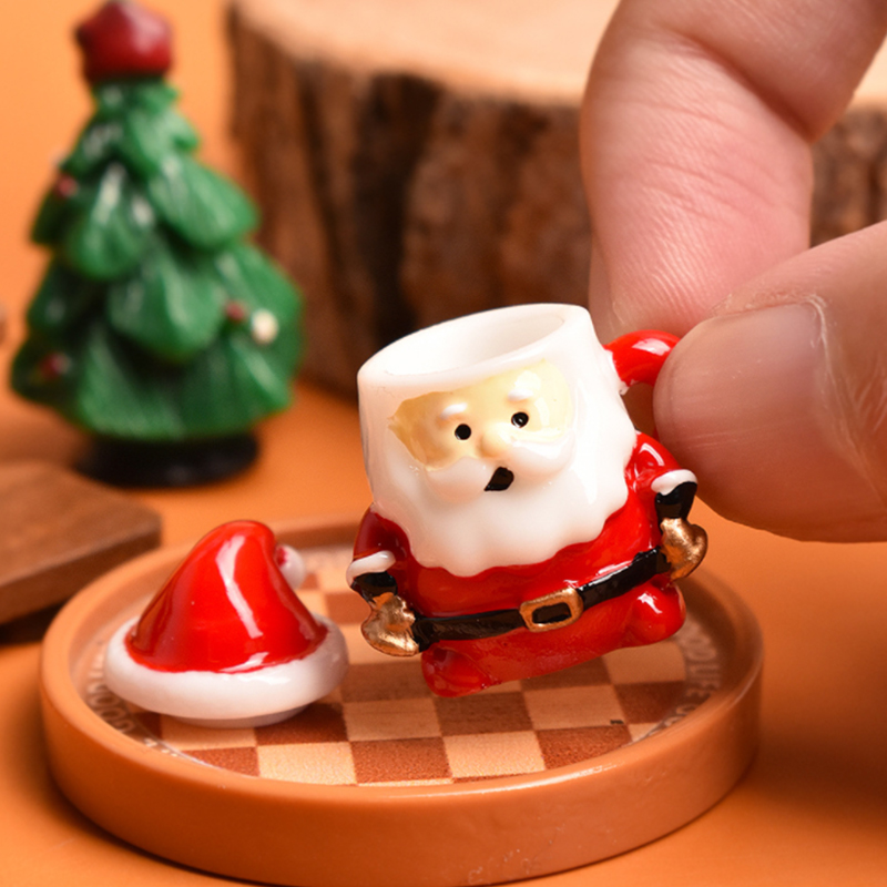 Crafting Resin - Mini Święty Mikołaj w filiżance -